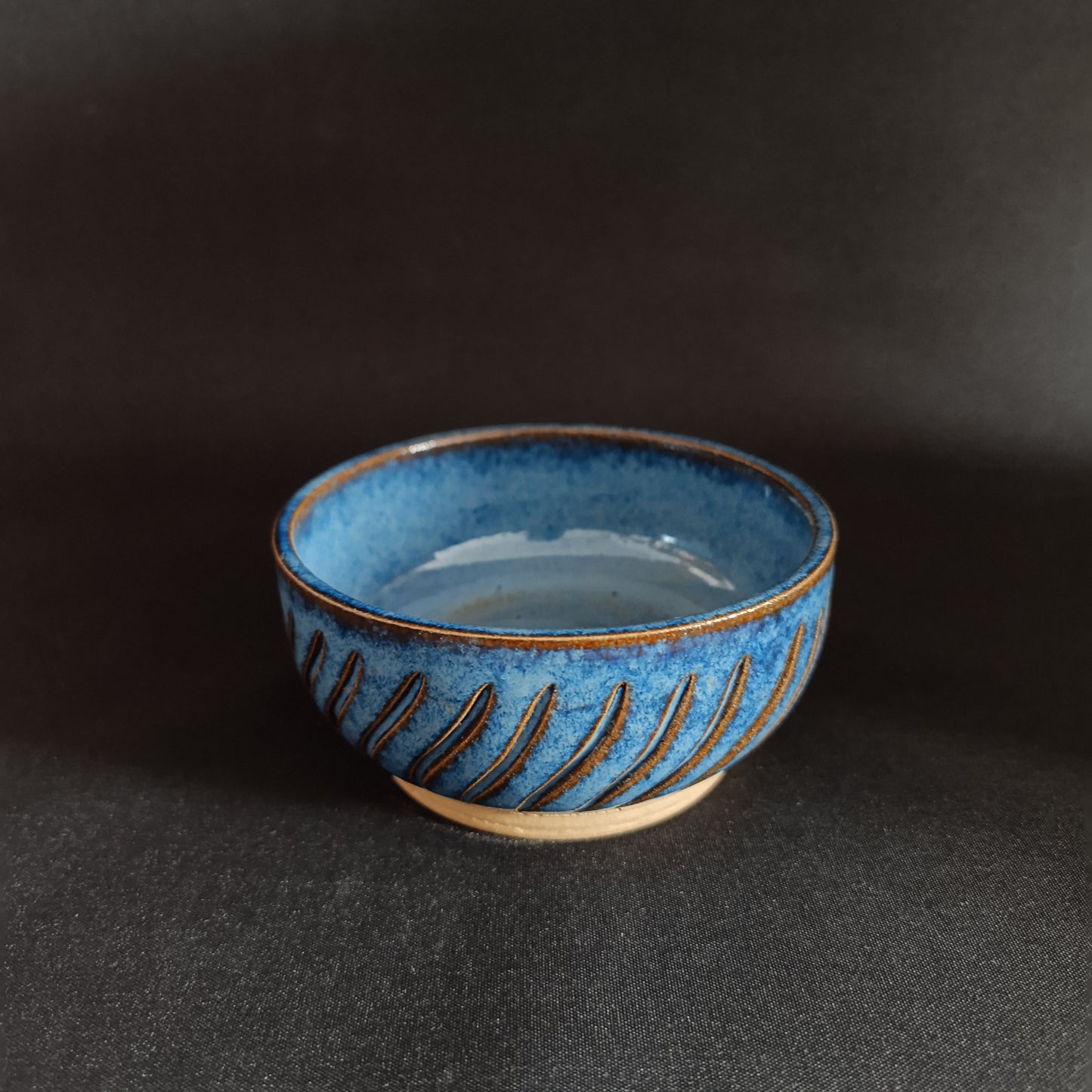 Steingutschale aus der „BLU“-Linie