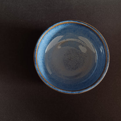 Steingutschale aus der „BLU“-Linie