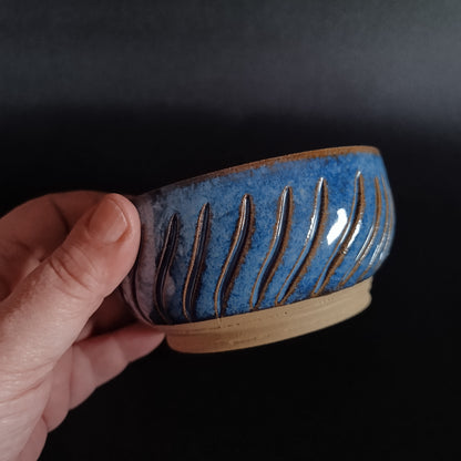 Steingutschale aus der „BLU“-Linie