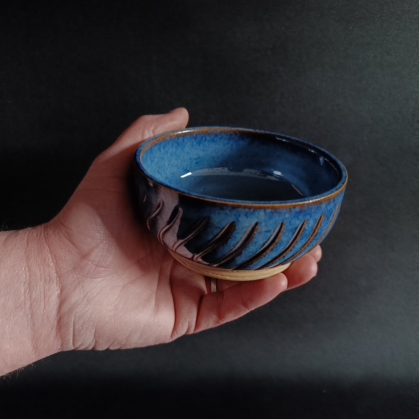 Steingutschale aus der „BLU“-Linie