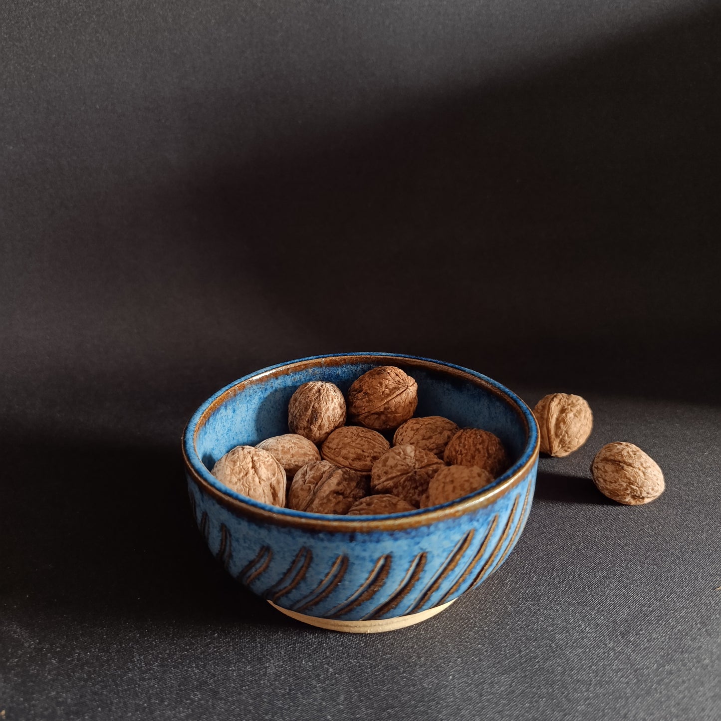 Steingutschale aus der „BLU“-Linie