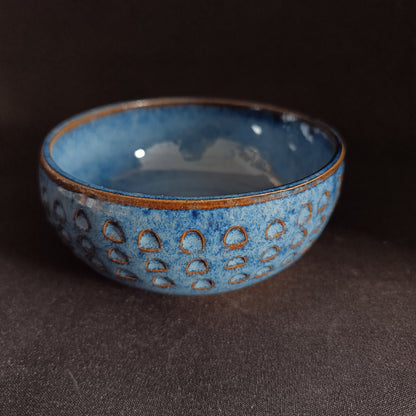 Steingutschale aus der „BLU“-Linie