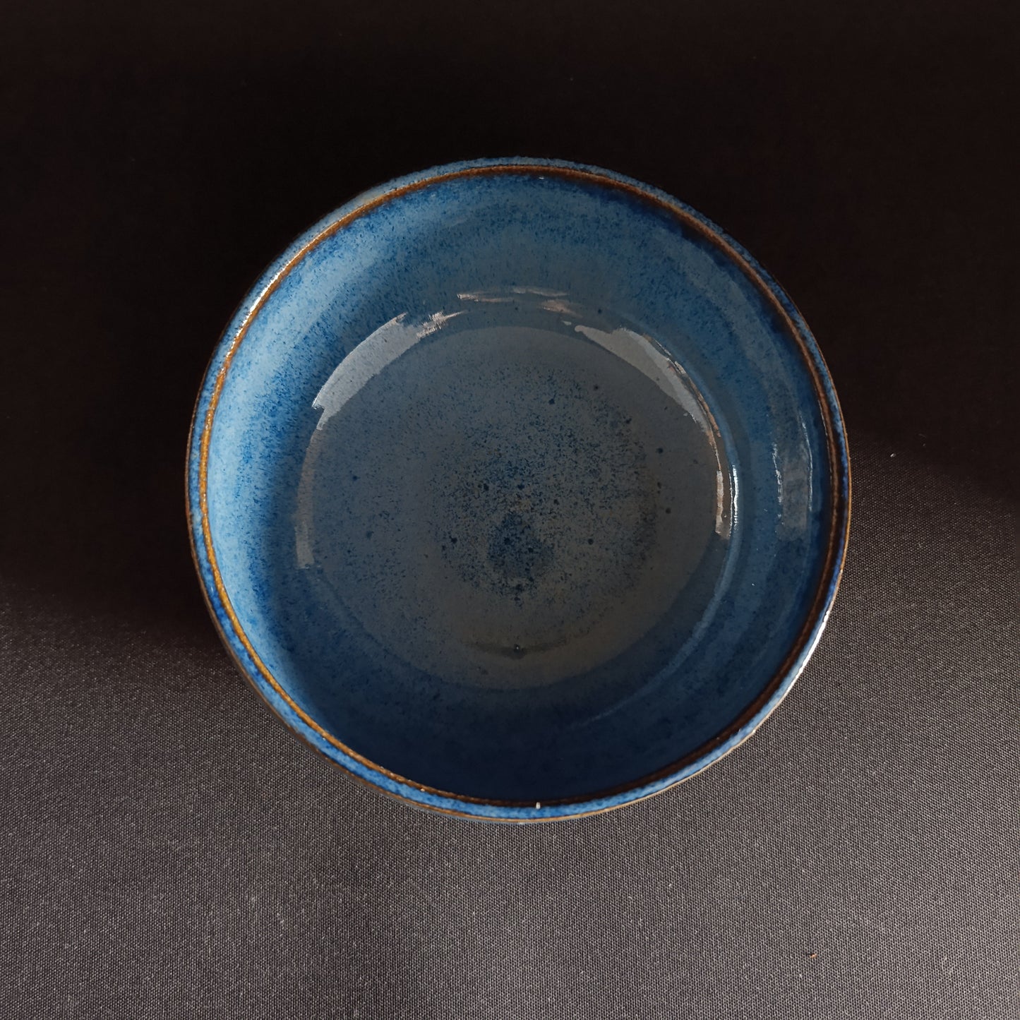 Steingutschale aus der „BLU“-Linie