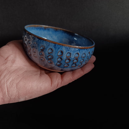 Steingutschale aus der „BLU“-Linie