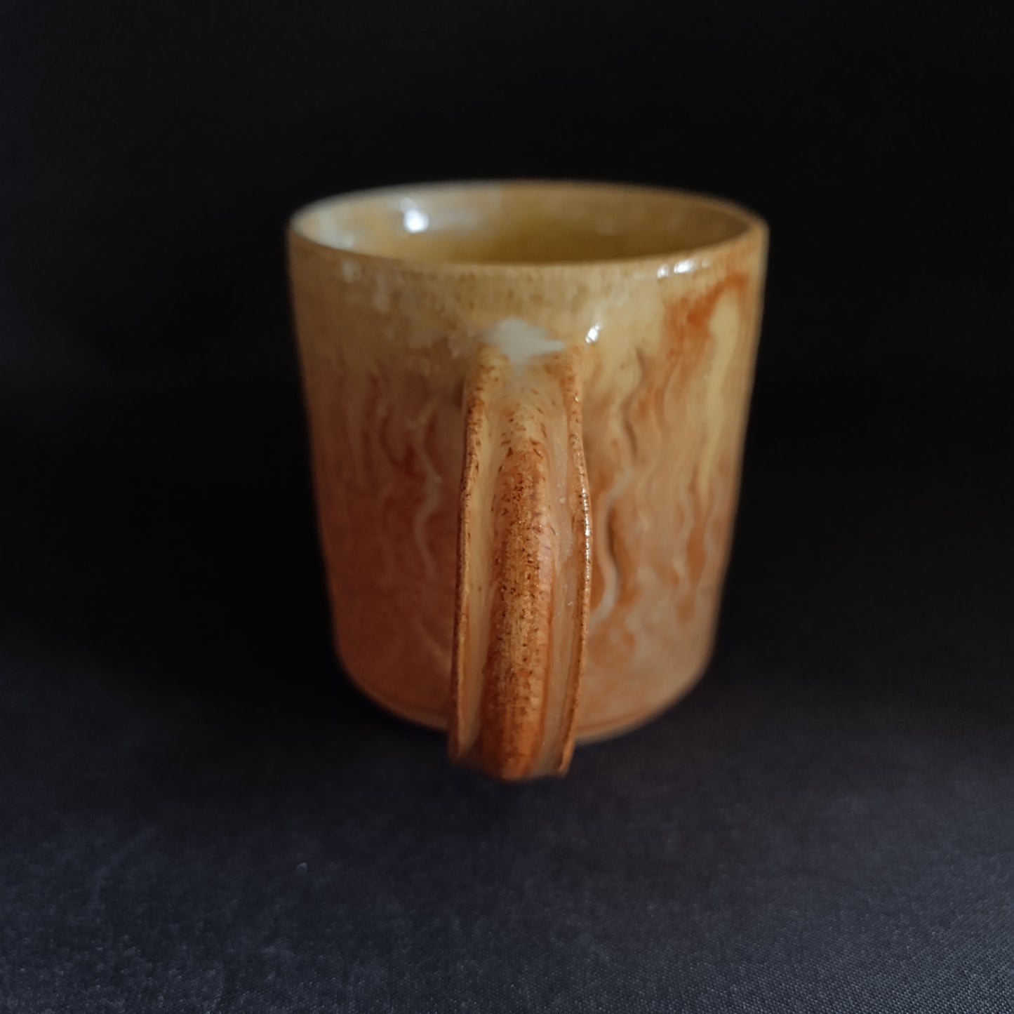 Steingutbecher aus der „TERRA“-Linie