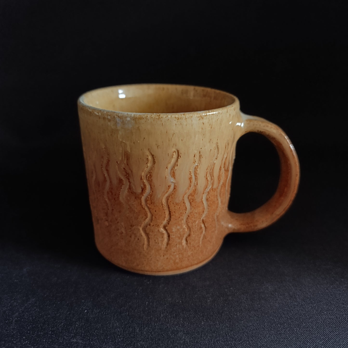 Steingutbecher aus der „TERRA“-Linie