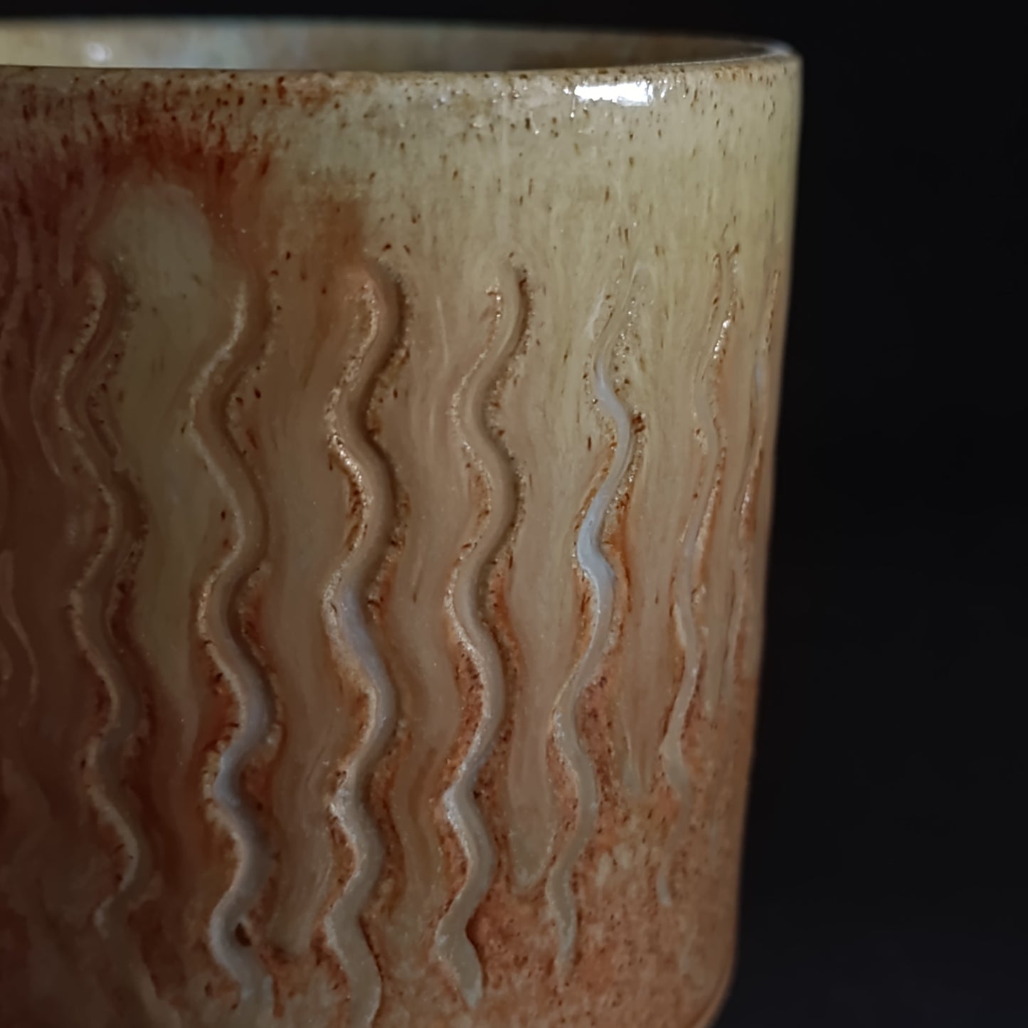 Steingutbecher aus der „TERRA“-Linie